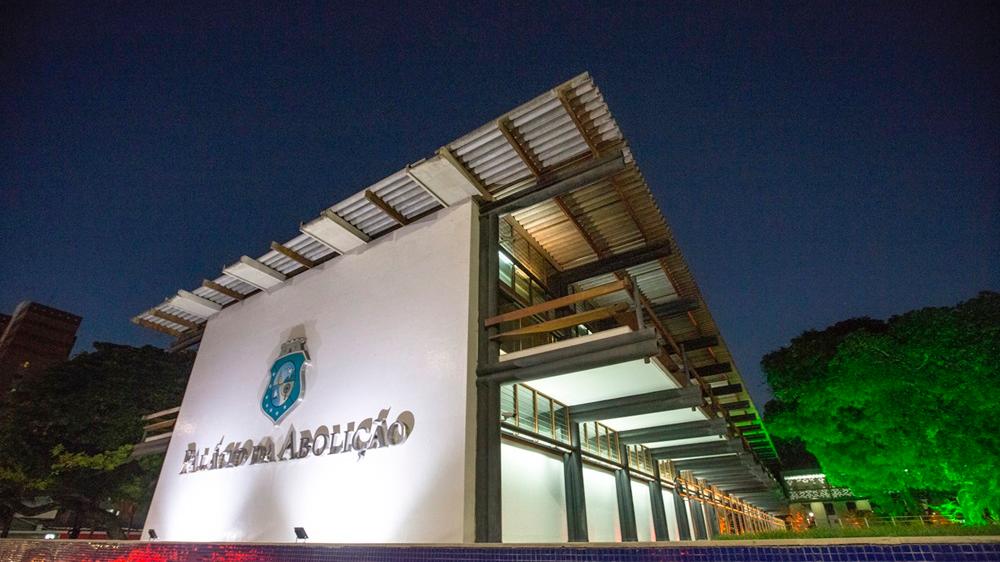 Cenário político nacional embaralha alianças no Ceará para 2026