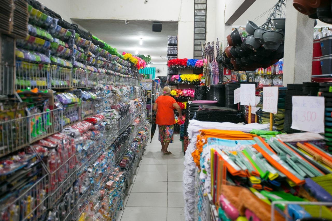 Lojas com preços promocionais entre R$ 6,99 e R$ 25 ganham espaço e aliviam o bolso do consumidor em Maracanaú