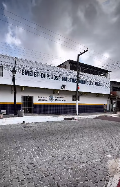 Negligência, desorganização e falhas graves na gestão em escola de Maracanaú