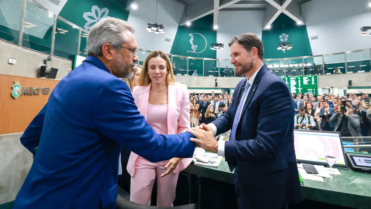 Assembleia Legislativa do Ceará aprova atualização salarial para Elmano de Freitas e Jade Romero