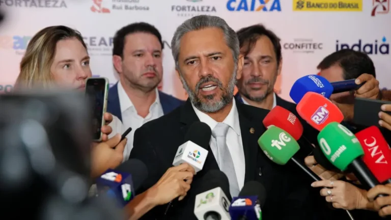 Elmano cita ‘grandeza’ de Roberto Pessoa em receber Ciro: ‘Sabe diferenciar o que é disputa política’