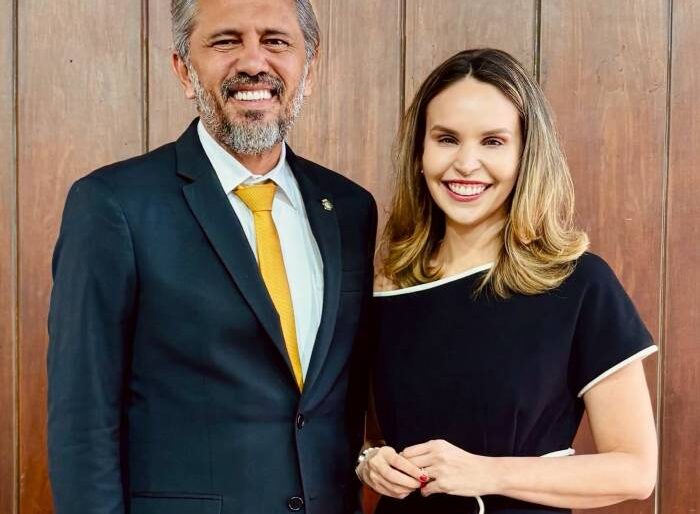 Eleições 2026: Governador Elmano de Freitas anuncia Gabriella Aguiar com companheira de chapa