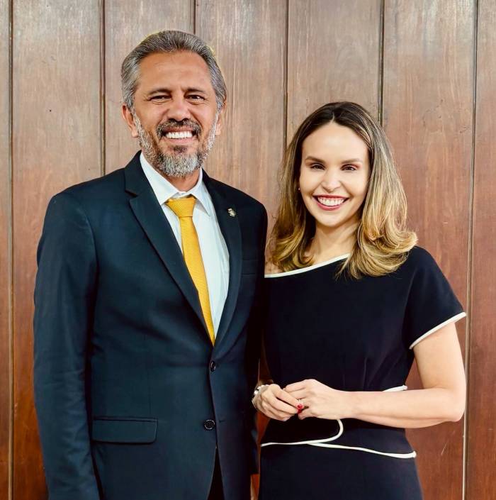 Eleições 2026: Governador Elmano de Freitas anuncia Gabriella Aguiar com companheira de chapa