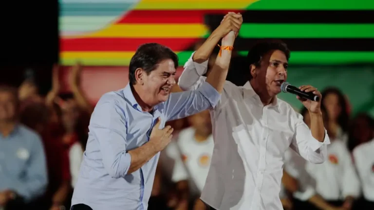 Em ato de Elmano, Camilo ressalta presença de Cid Gomes e diz que adversários são 'time do ódio'
