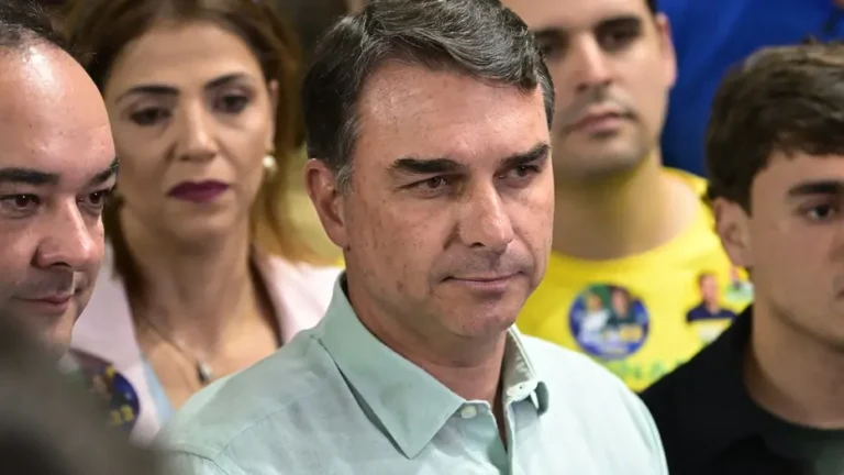 Sempre quis construir ponte, só quero paz para governar, diz Flávio Bolsonaro sobre STF