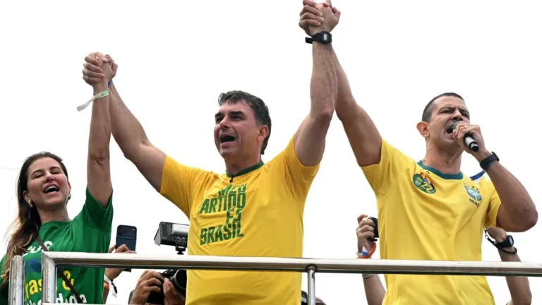 Flavio: 'Vou fazer corte nos impostos, na burocracia, na corrupção e nos carguinhos petistas'