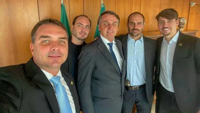 Moraes nega que Bolsonaro receba visita dos filhos no Dia dos Pais