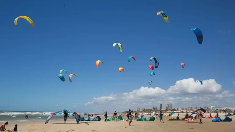Regulamentação de Kitesurf é único projeto que Elmano ainda não conseguiu aprovar na Alece em 2026