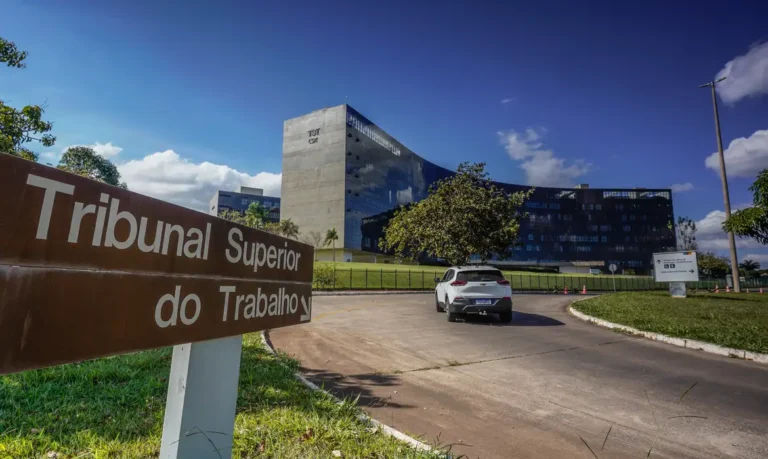 Assédio eleitoral no trabalho pode gerar multa, indenização e até prisão