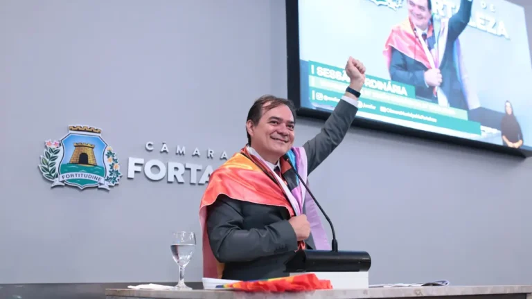Ailton Lopes toma posse como vereador na Câmara de Fortaleza