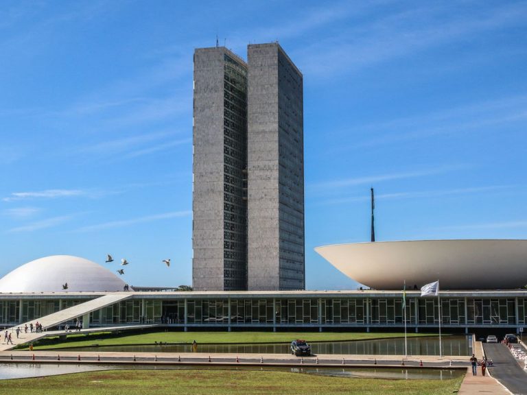 Eleições deste ano vão definir 54 vagas no Senado e todas as 513 vagas da Câmara