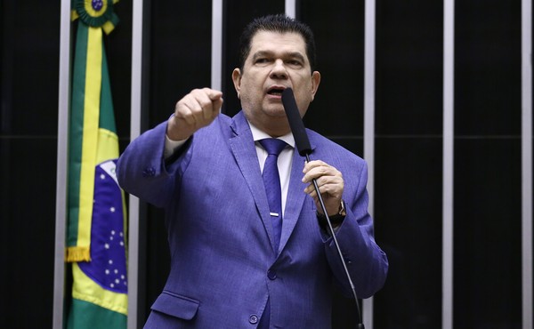 Lula retira Mauro Filho da vice-liderança do governo na Câmara em meio a divergências no Ceará