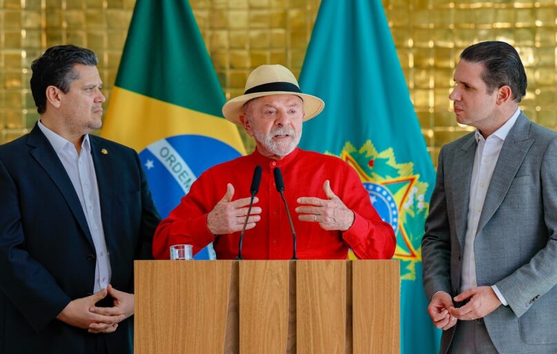Fim da escala 6×1 e PEC da Segurança serão analisados na próxima semana, diz Lula