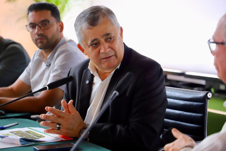 Guimarães reúne prefeitos e diz que Lula determinou aceleração das obras do Novo PAC