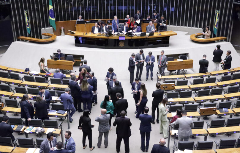 Câmara aprova redução de impostos para combustíveis e outros setores