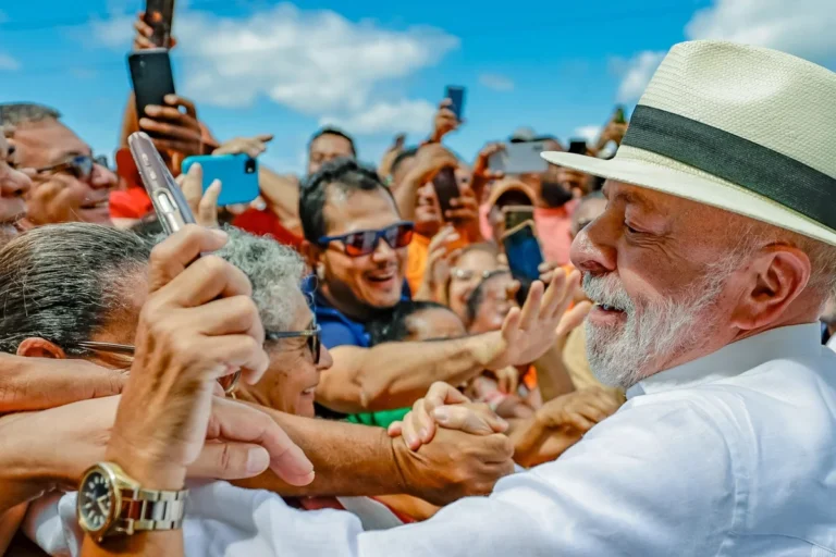 Lula abre campanha à reeleição no berço do sindicalismo no ABC Paulista