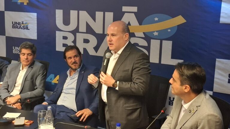 Roberto Cláudio anuncia ação contra Elmano por declarações feitas em debate eleitoral