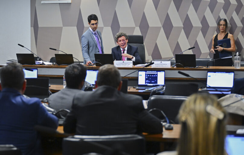 Comissão adia votação do fim da “taxa das blusinhas” no Congresso