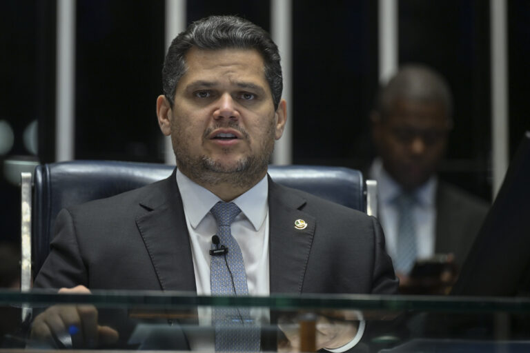 Alcolumbre reage a ataques de senadores: “querem ganhar a eleição ofendendo”