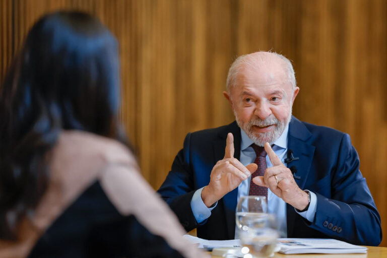 Lula elogia intervenções de Fachin na crise do STF
