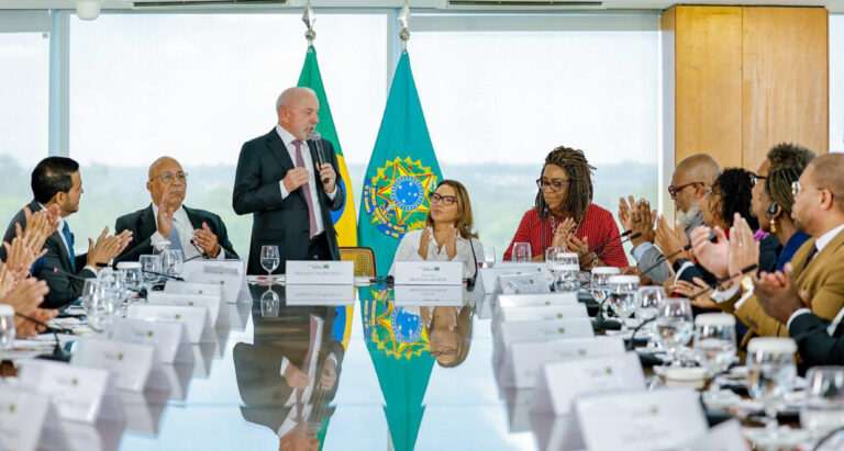 Lula se encontra com pastores evangélicos e critica uso político de religião