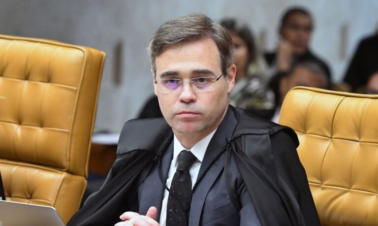 Mendonça derruba liminar e restabelece propaganda de Ciro, Roberto Cláudio e Capitão Wagner