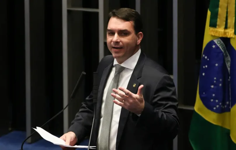 Mendonça incluiu Flávio Bolsonaro nas investigações do caso Dark Horse