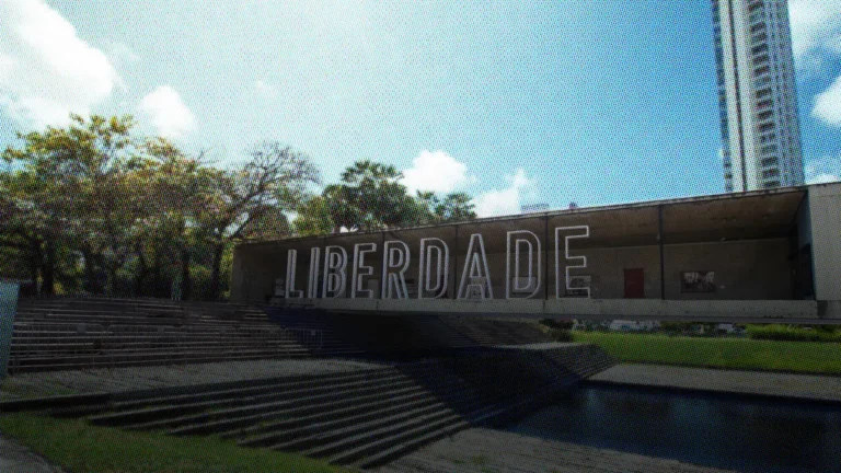 Há um ano, Ceará retirou restos mortais de ditador e transformou mausoléu em memorial da democracia