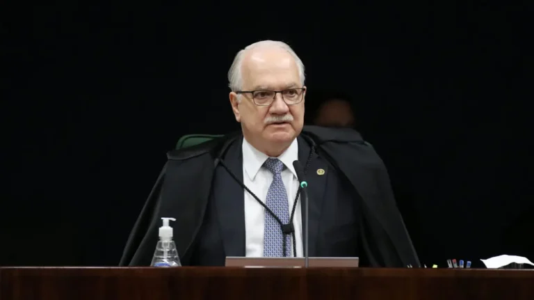 Fachin definirá próximos passos na análise do relatório da PF sobre relação entre Vorcaro e Moraes