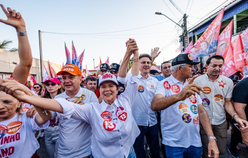 Jô Farias, Nezinho e Camilo reúnem multidão em caminhada em Horizonte