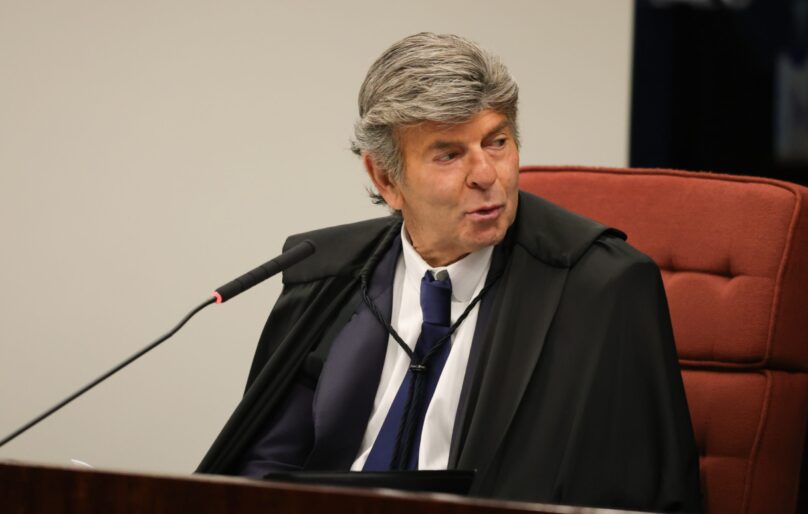 Flávio Bolsonaro pede a Fux para suspender decisão de Dino sobre posts de Nossa Senhora Aparecida