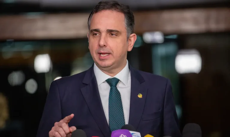 Rodrigo Pacheco toma posse como ministro do TCU e deixa Senado após oito anos