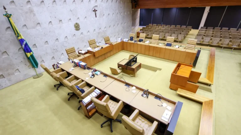 Quem irá votar na sessão extraordinária do STF que pode abrir investigação de Moraes?