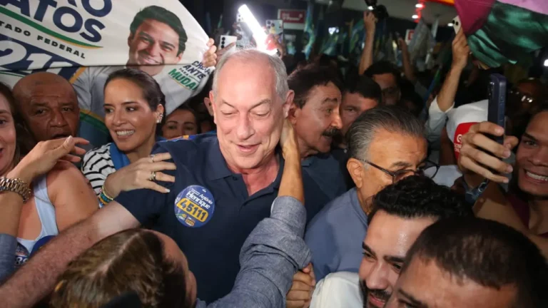 Ciro inaugura comitê em Fortaleza e promete 'enfrentar o crime organizado'