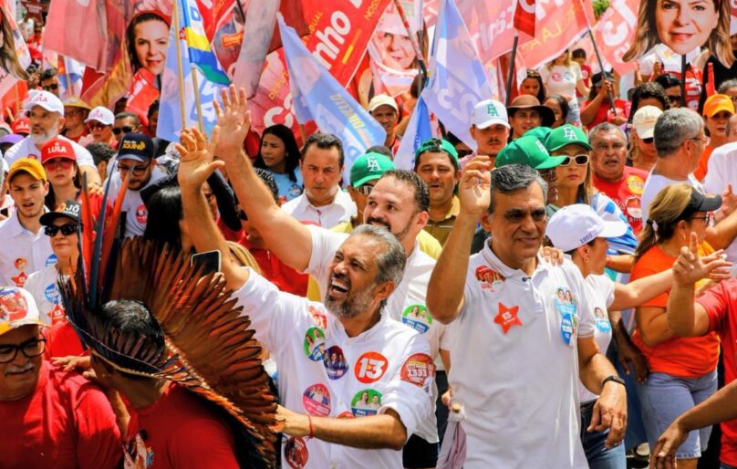 Elmano faz campanha em Caucaia e anuncia novo hospital no município