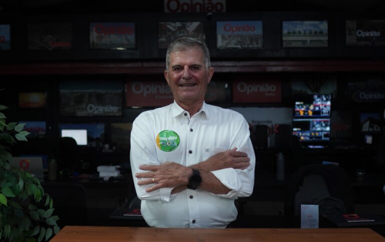 General Theophilo diz que será oposição a Elmano ou Ciro no Senado e critica medidas eleitoreiras
