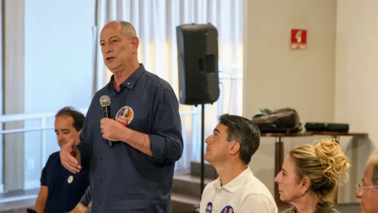 Ciro descarta encontro com Flávio Bolsonaro em Fortaleza: 'Não vou encontrar com ninguém'