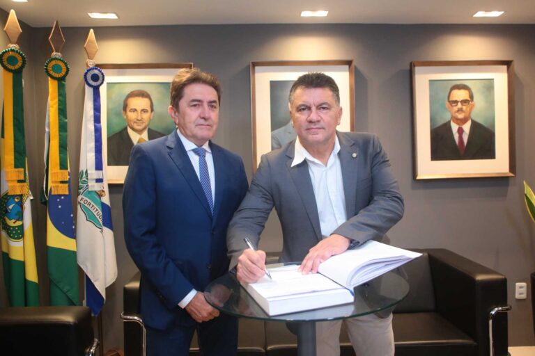 Danilo Lopes toma posse na Câmara de Fortaleza após licença de Apollo Vicz