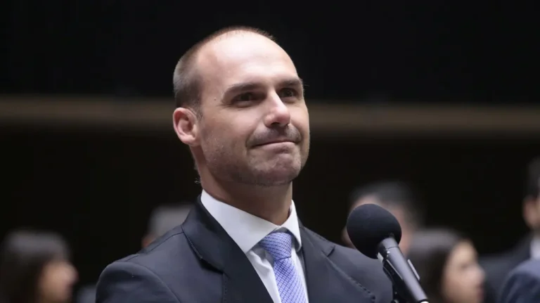 Ministério da Justiça demite Eduardo Bolsonaro da PF por abandono de cargo