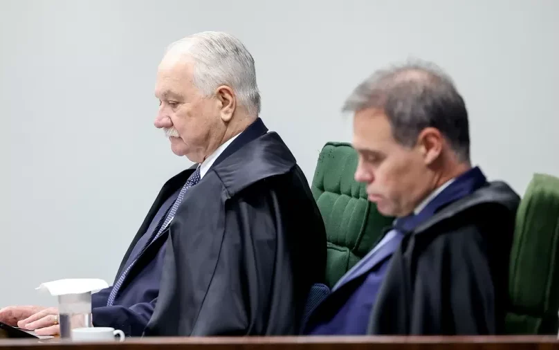 Fachin dá 24h para André Mendonça retirar sigilo total do caso Master