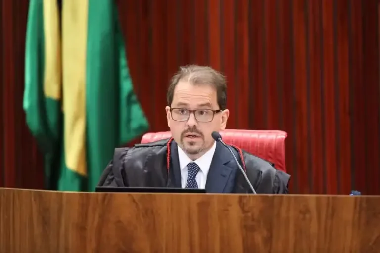 Em Brasília, oposição prepara dois recursos para tentar reverter decisão do TSE