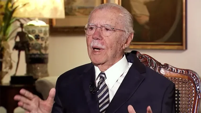 José Sarney é internado com pneumonia em São Luís