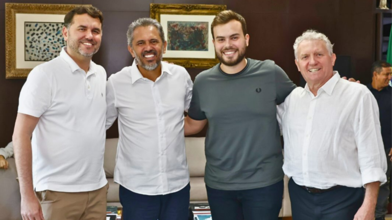 Prefeito de Sobral, Oscar Rodrigues pede votos para Elmano