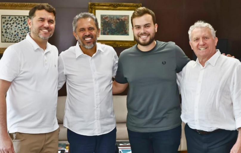 Prefeito de Sobral, Oscar Rodrigues pede votos para Elmano
