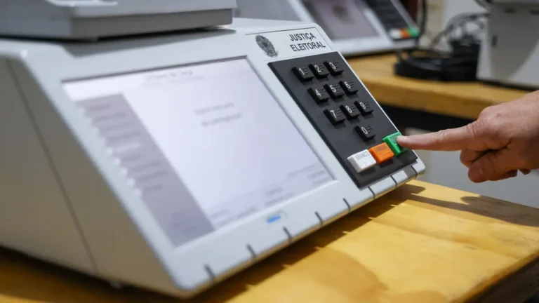 Brasileiros aptos a votar no exterior somam quase 1 milhão de eleitores