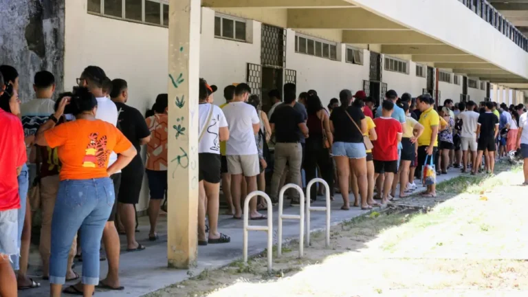 Cearenses enfrentam dificuldades e horas na fila pra votar neste domingo (4)