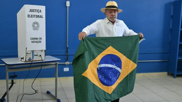 Lula votou na manhã deste domingo (4) no ABC Paulista