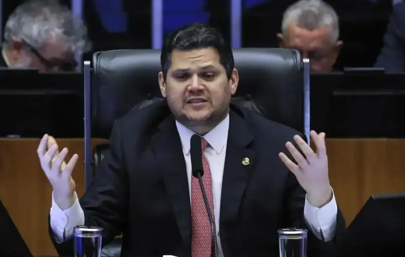 Alcolumbre marca para terça-feira (6) análise da PEC do fim da escala 6×1