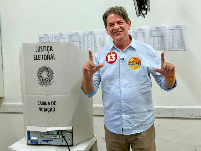 Cid Gomes lidera disputa pelo Senado com 52,31% das seções totalizadas
