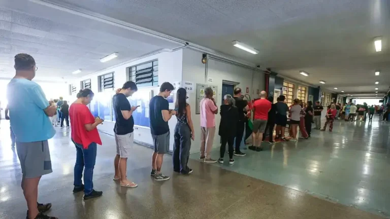 Eleitor morre em sala de votação após sofrer ataque cardíaco em Manaus